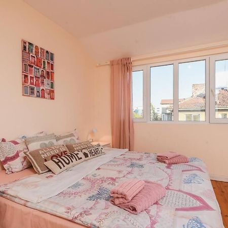 Spacious And Cozy 3 Bedroom Apartment In Downtown Софія Екстер'єр фото