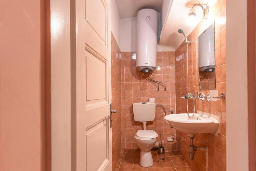 Spacious And Cozy 3 Bedroom Apartment In Downtown Софія Екстер'єр фото